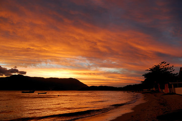 Fototapeta na wymiar Beautiful sunset at the beach