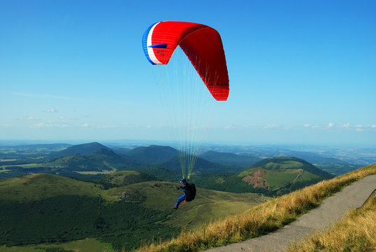 d&eacute;collage d'un parapente en auvergne