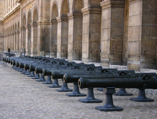 cannons on courtyard in les invalides