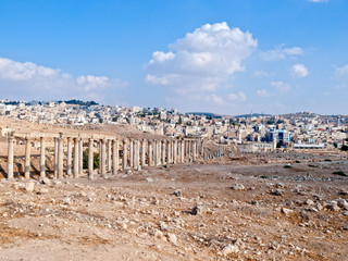 Fototapeta na wymiar Decumanus in Jerash, Jordan