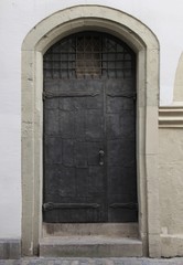 Fototapeta na wymiar ¯elazne drzwi