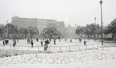 Naklejka premium Snowing in downtown Barcelona