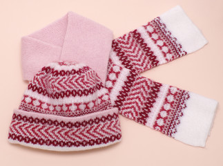 woolens tuque and comforter