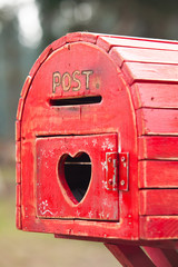 classic mailbox and heart icon