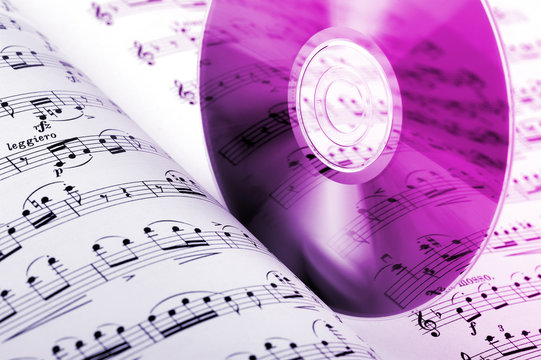spartito musicale con compact-disc