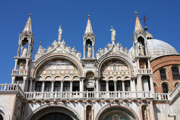 Fototapeta na wymiar San Marco Basilica in Venice