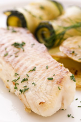 Tilapiini Filet mit Zucchini