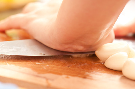 Crushing garlic 3