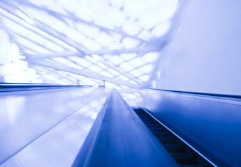 Fototapeta premium Abstract image a moving escalator