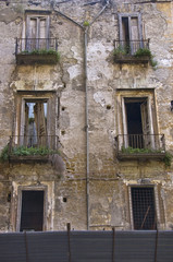 Fototapeta na wymiar ruined building in Naples, Italy