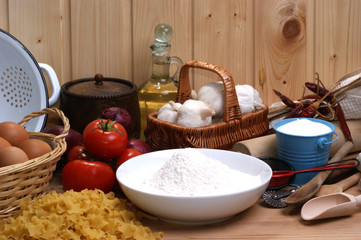 Herstellung selbst gemachter Nudeln in einer italienischen Küche