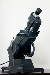 Lensometer device to measure diopter level