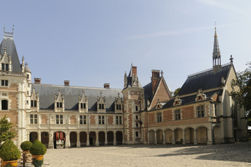 Fototapeta premium Skrzydło Ludwika XII i kaplica Saint-Calais w Château de Blois