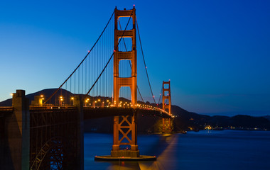 Fototapeta na wymiar Golden Gate Bridge During Sunset