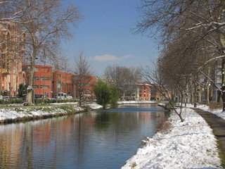 Fototapeta na wymiar Canal du Midi, Toulouse, Haute-Garonne ; Midi-Pyrénées