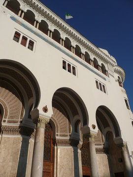 fachada de correos de Argel