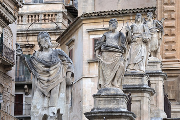 Obraz premium Duomo di San Pietro a Modica - I Santoni