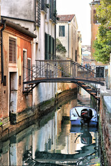 Fototapeta na wymiar Venezia - Piccolo canale