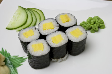 Sushi Tamago Maki