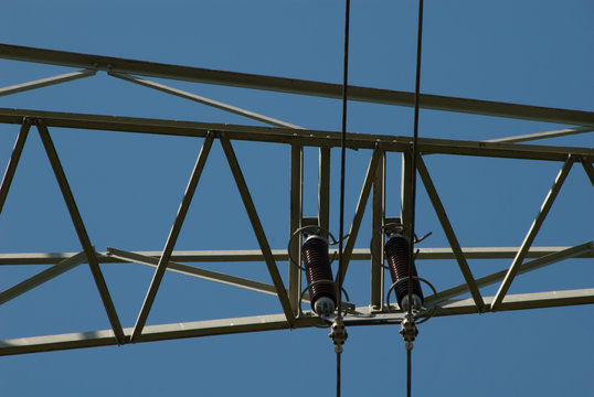 Stahlgittermast einer Hochspannungsleitung