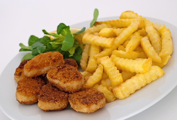 Hähnchen Nuggets mit Pommes Frites