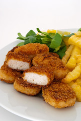 Hähnchen Nuggets mit Pommes Frites