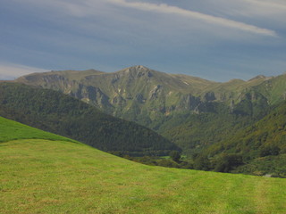 Fototapeta na wymiar Parc Naturel des Volcans, Massif central ; Mont Dore