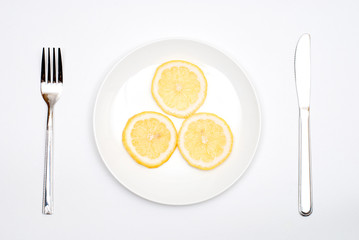 レモンの乗った皿