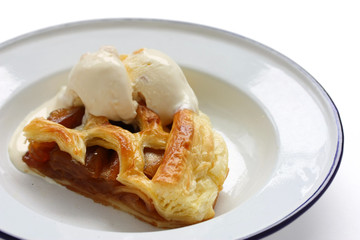 Hot apple pie with ice cream