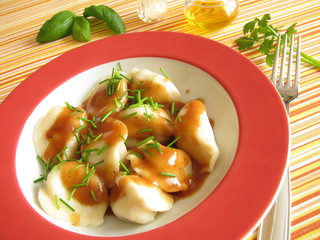 Pelmeni in Pilzsauce