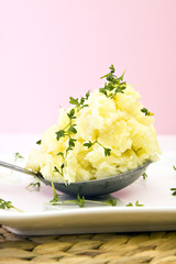 Kartoffelpüree auf einer Kelle