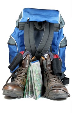 2 Wanderschuhe mit Karte und Rucksack