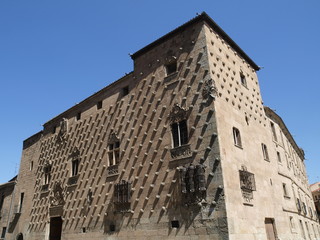 Fototapeta na wymiar Casa de las Conchas, símbolo de Salamanca