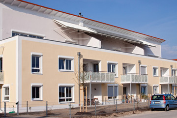 Mehrfamilienhaus im Neubaugebiet