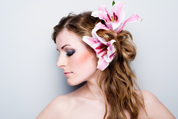 Naklejka premium beautiful girl with flowers