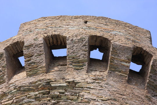 remparts de tour genoise corse (miomo)