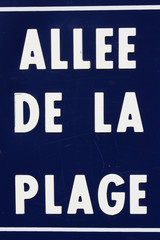 all&eacute;e de la plage