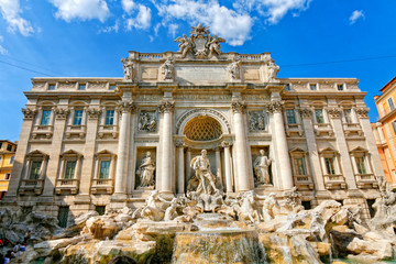Fototapeta na wymiar Famous Fontanna Trevi w Rzymie, narodowy zabytek