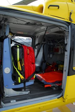 Inneres eines Rettungshubschraubers