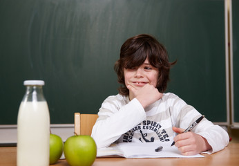 Junge in der Grundschule