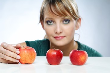 woman with red apples