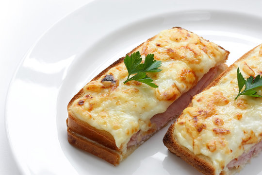 Croque monsieur,Ham and cheese sandwich