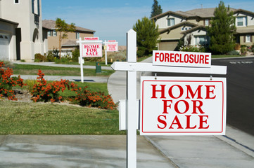 Row of Foreclosure Home For Sale Real Estate Signs - obrazy, fototapety, plakaty