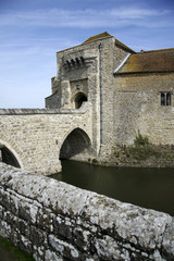 Obraz premium leeds castle moat bridge kent