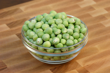 green beans  on fine cutting board