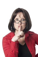 jeune femme demande de silence index sur la bouche
