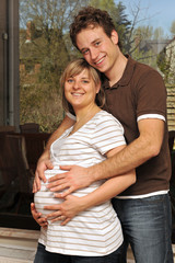 Schwangere Frau und werdender Vater