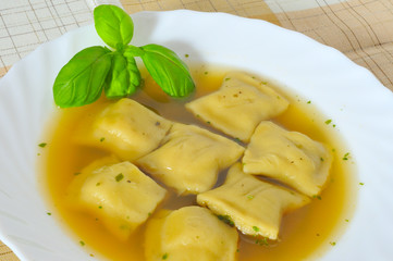 Schwäbische Maultaschensuppe