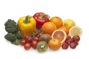 Fototapeta na wymiar frutta e verdura con vitamina c