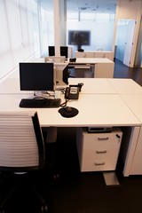 Vista parcial de una oficina moderna